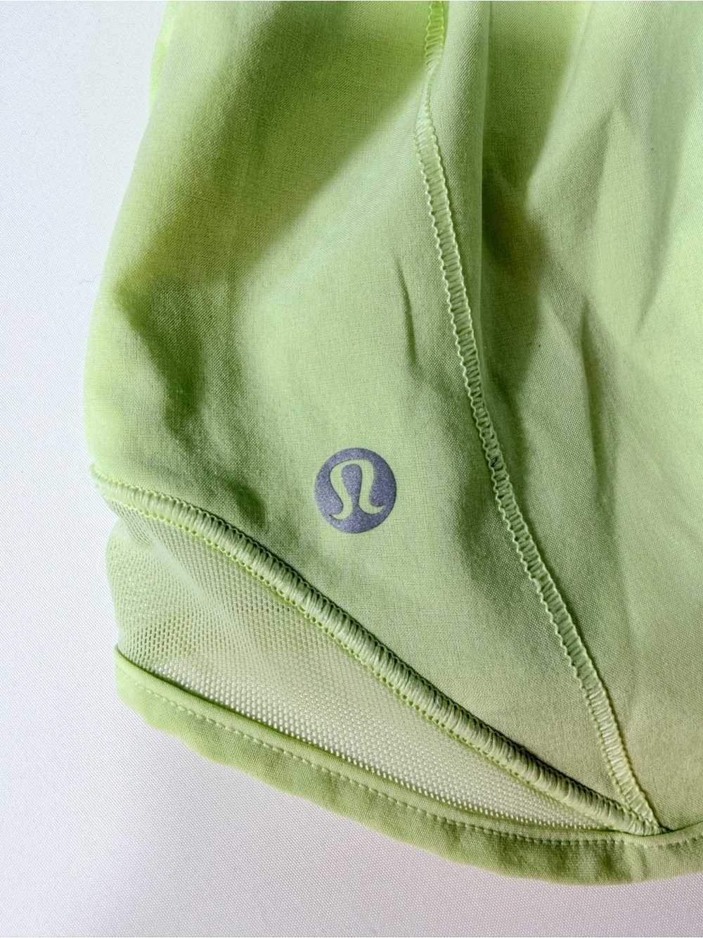 Lululemon Athletica Women’s Size 0 Lime Green Hotty Hot Mid Rise 9” Shorts - Picture 3 of 10